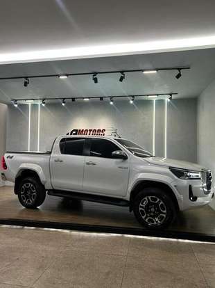 TOYOTA-HILUX-2025