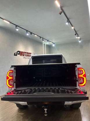 TOYOTA-HILUX-2025
