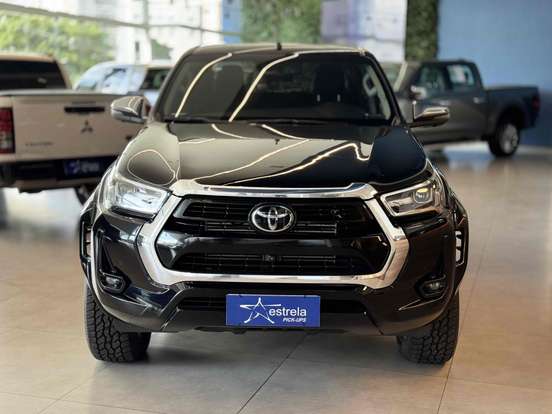 TOYOTA-HILUX-2023