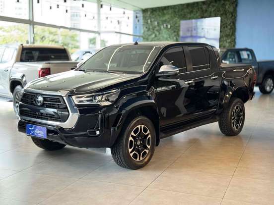 TOYOTA-HILUX-2.8 D-4D TURBO DIESEL CD SRX PLUS 4X4 AUTOMÁTICO TOYOTA-HILUX-2023