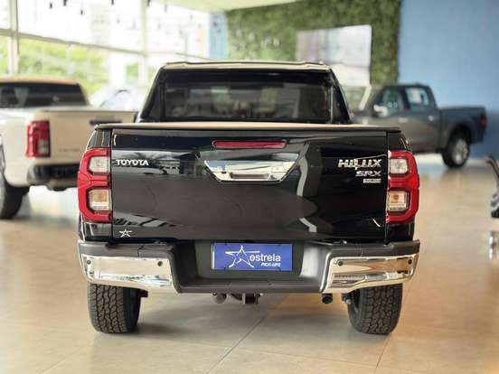 TOYOTA-HILUX-2023