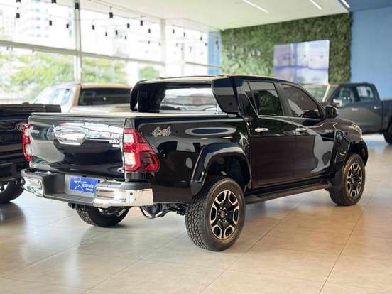 TOYOTA-HILUX-2023