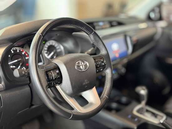 TOYOTA-HILUX-2.8 D-4D TURBO DIESEL CD SRX PLUS 4X4 AUTOMÁTICO TOYOTA-HILUX-2023