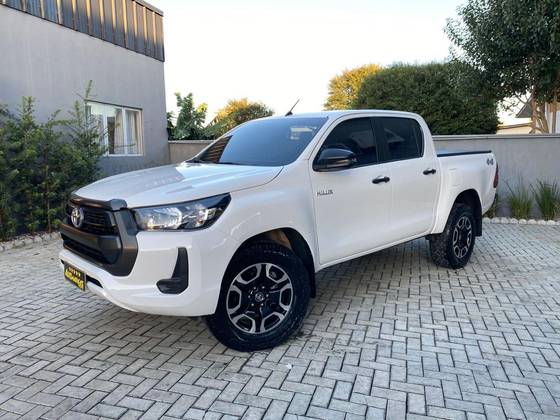 TOYOTA HILUX 2.8 D-4D TURBO DIESEL CS 4X4 MANUAL
