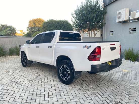 TOYOTA-HILUX-2.8 D-4D TURBO DIESEL CS 4X4 MANUAL TOYOTA-HILUX-2022
