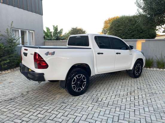 TOYOTA-HILUX-2022