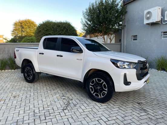 TOYOTA-HILUX-2.8 D-4D TURBO DIESEL CS 4X4 MANUAL TOYOTA-HILUX-2022