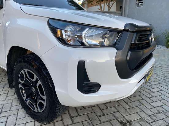 TOYOTA-HILUX-2022
