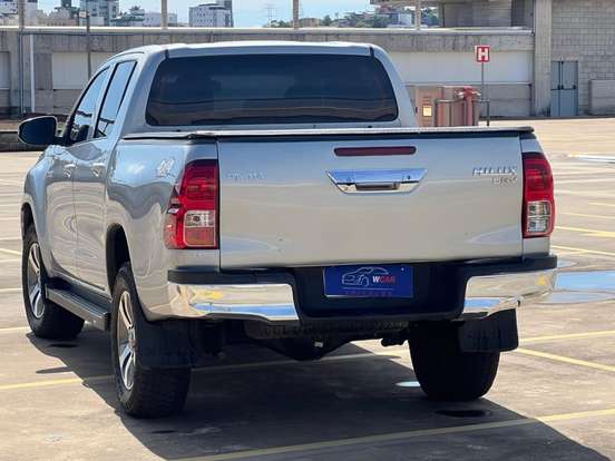 TOYOTA-HILUX-2019