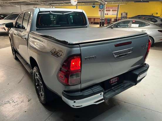 TOYOTA-HILUX-2018