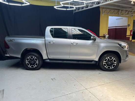 TOYOTA-HILUX-2018