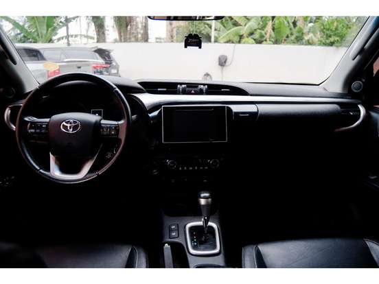 TOYOTA-HILUX-2018