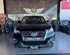 TOYOTA HILUX 2.8 SRX 4X4 CD 16V DIESEL 4P AUTOMÁTICO TOYOTA HILUX 2.8 SRX 4X4 CD 16V DIESEL 4P AUTOMÁTICO