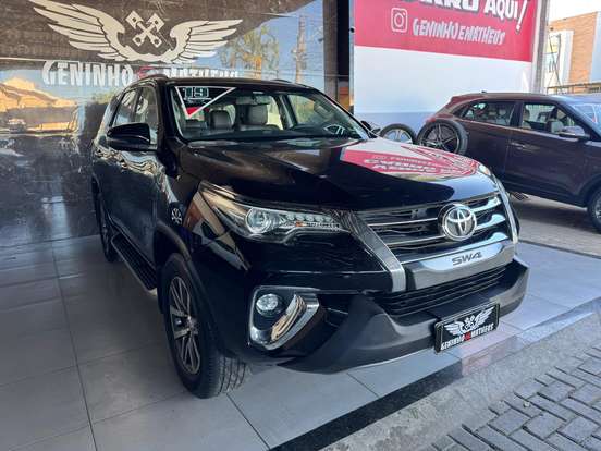 TOYOTA-HILUX-2019