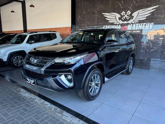 TOYOTA-HILUX-2019