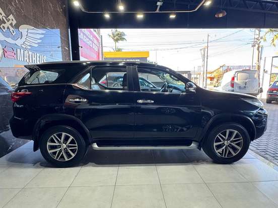 TOYOTA-HILUX-2.8 SRX 4X4 CD 16V DIESEL 4P AUTOMÁTICO TOYOTA-HILUX-2019