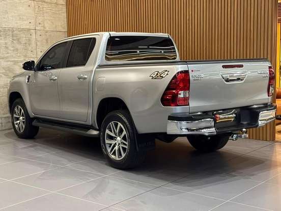 TOYOTA-HILUX-2017