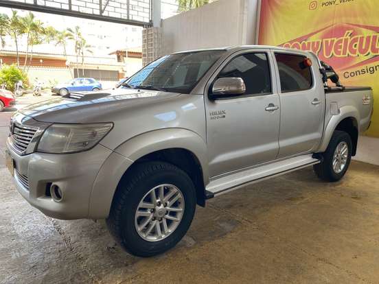 TOYOTA-HILUX-2014