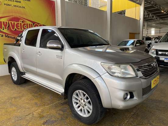 TOYOTA-HILUX-2014