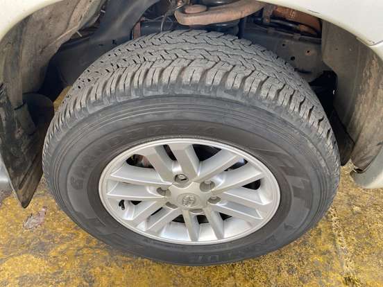 TOYOTA-HILUX-2014