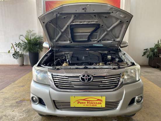 TOYOTA-HILUX-2014
