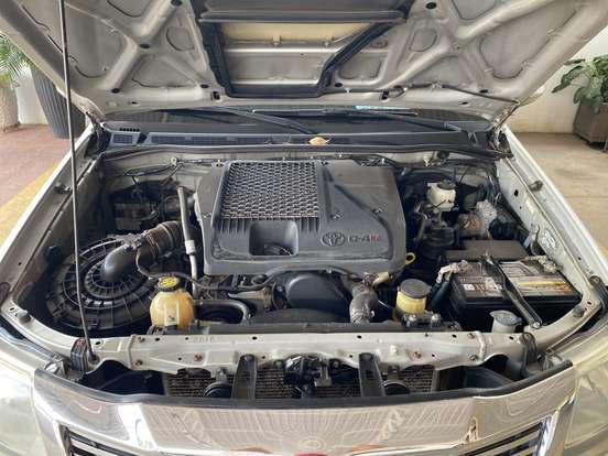 TOYOTA-HILUX-2014