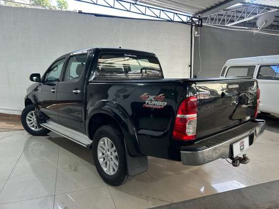 TOYOTA-HILUX-2011