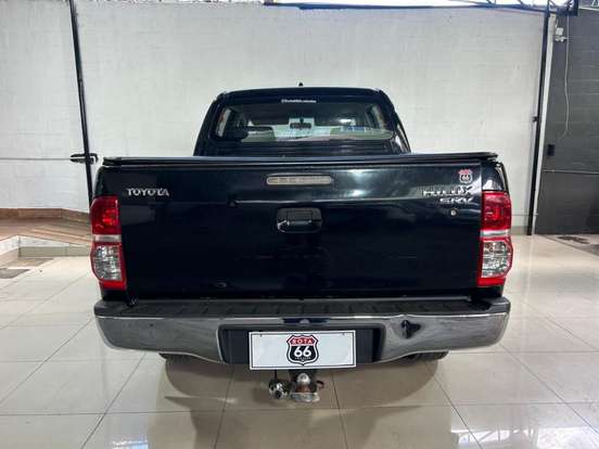 TOYOTA-HILUX-2011