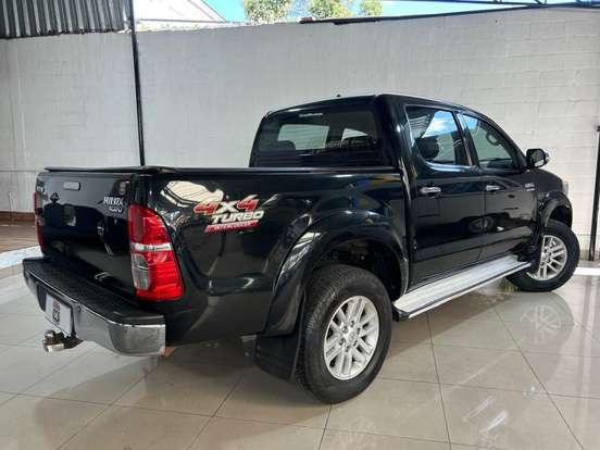 TOYOTA-HILUX-3.0 SRV 4X4 CD 16V TURBO INTERCOOLER DIESEL 4P AUTOMÁTICO TOYOTA-HILUX-2011