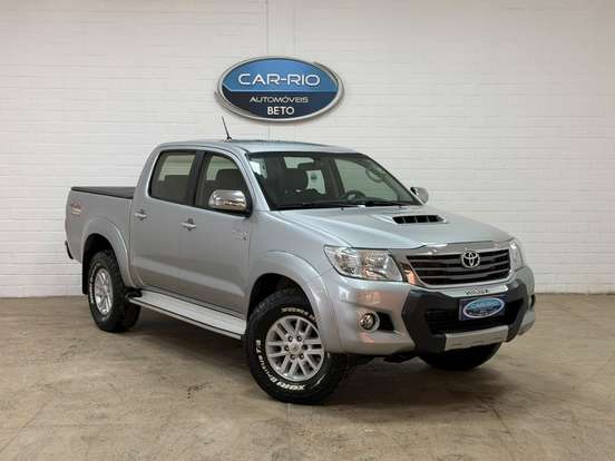 TOYOTA-HILUX-2015