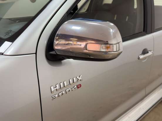 TOYOTA-HILUX-3.0 SRV 4X4 CD 16V TURBO INTERCOOLER DIESEL 4P AUTOMÁTICO TOYOTA-HILUX-2015