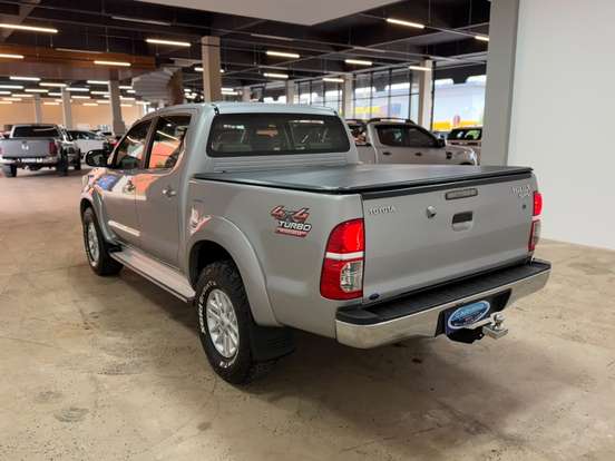TOYOTA-HILUX-3.0 SRV 4X4 CD 16V TURBO INTERCOOLER DIESEL 4P AUTOMÁTICO TOYOTA-HILUX-2015
