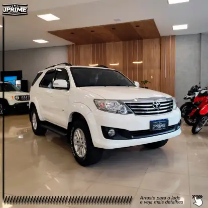 TOYOTA-HILUX SW4-2014