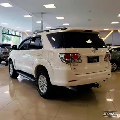 TOYOTA-HILUX SW4-2014