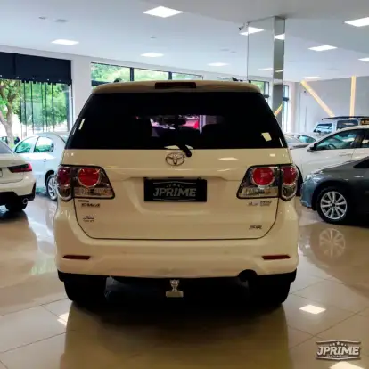 TOYOTA-HILUX SW4-2014