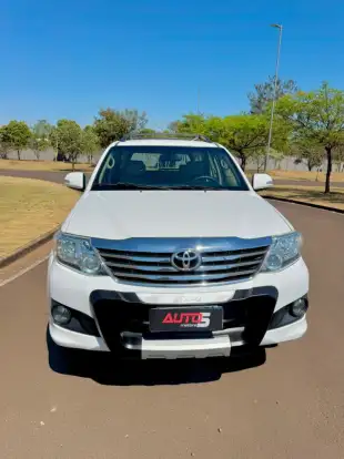 TOYOTA-HILUX SW4-2015