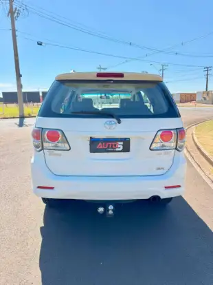 TOYOTA-HILUX SW4-2015