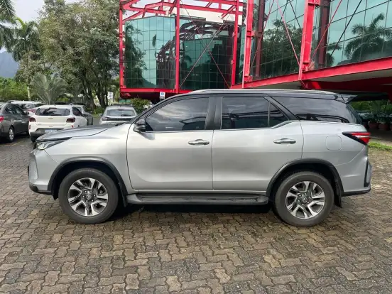 TOYOTA-HILUX SW4-2022