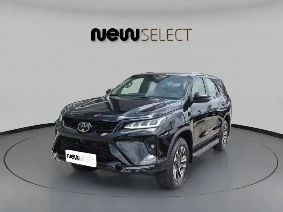 TOYOTA HILUX SW4 2.8 D-4D TURBO DIESEL DIAMOND 7L 4X4 AUTOMÁTICO