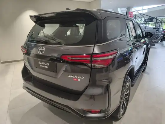 TOYOTA-HILUX SW4-2026