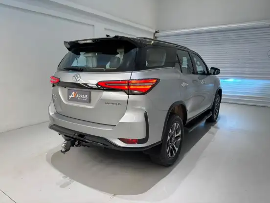 TOYOTA-HILUX SW4-2022