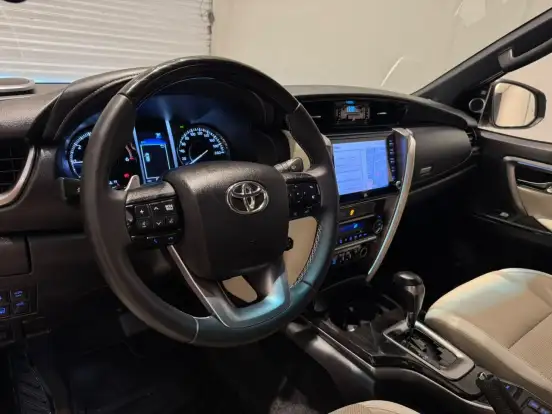 TOYOTA-HILUX SW4-2022