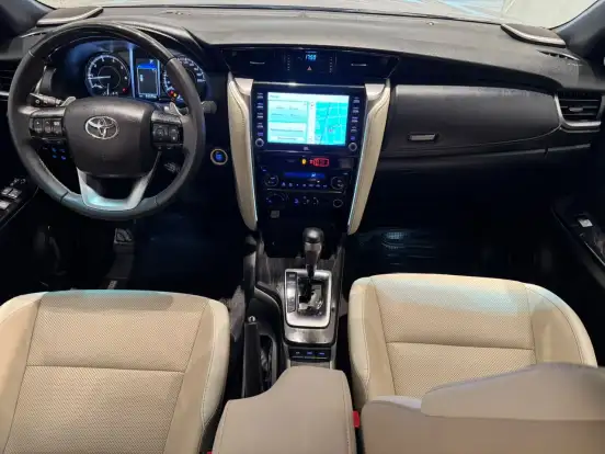 TOYOTA-HILUX SW4-2022