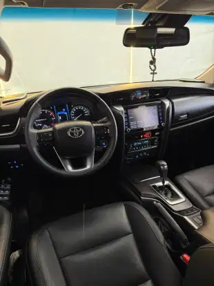 TOYOTA-HILUX SW4-2022