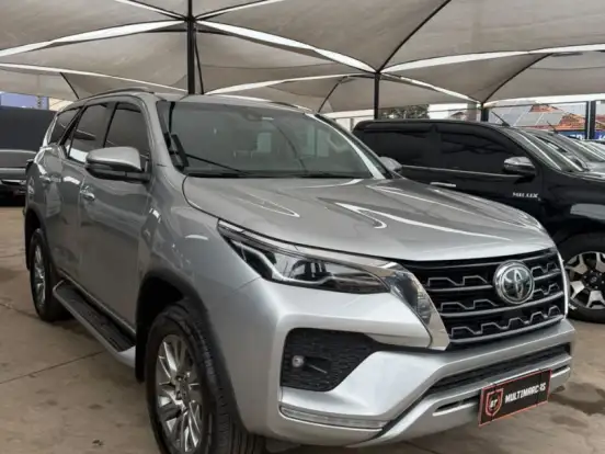 TOYOTA-HILUX SW4-2.8 D-4D TURBO DIESEL SRX 7L 4X4 AUTOMÁTICO TOYOTA-HILUX SW4-2021