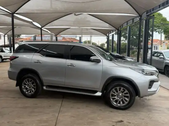 TOYOTA-HILUX SW4-2.8 D-4D TURBO DIESEL SRX 7L 4X4 AUTOMÁTICO TOYOTA-HILUX SW4-2021