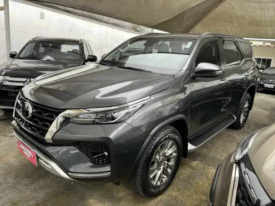 TOYOTA-HILUX SW4-2024