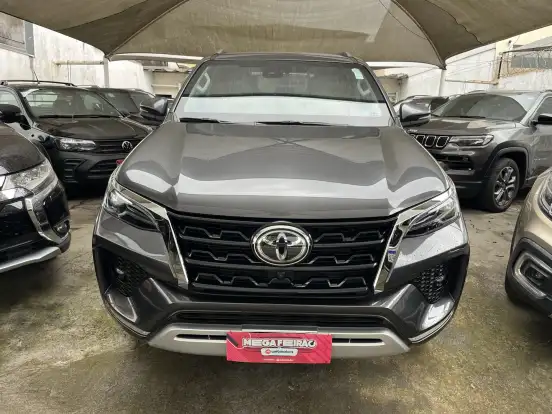 TOYOTA-HILUX SW4-2.8 D-4D TURBO DIESEL SRX 7L 4X4 AUTOMÁTICO TOYOTA-HILUX SW4-2024