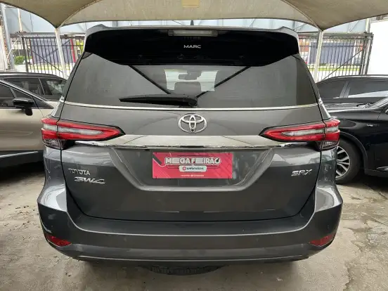 TOYOTA-HILUX SW4-2024