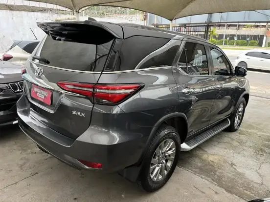 TOYOTA-HILUX SW4-2.8 D-4D TURBO DIESEL SRX 7L 4X4 AUTOMÁTICO TOYOTA-HILUX SW4-2024